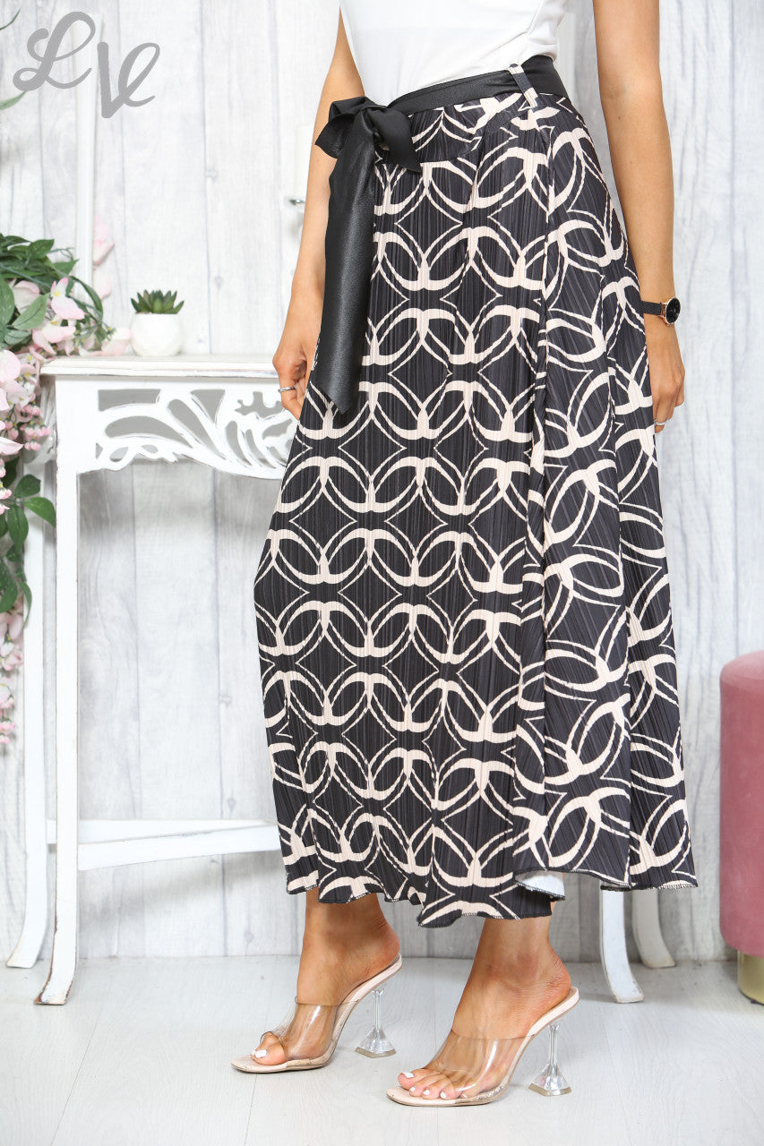 Ladies Midi Pleated Geo Print Skirt Black