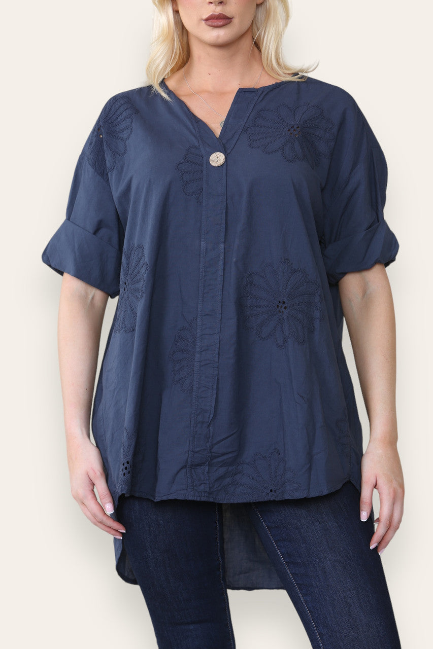 BRODERIE ANGLAISE SHIRT MET V-HALS MARINE
