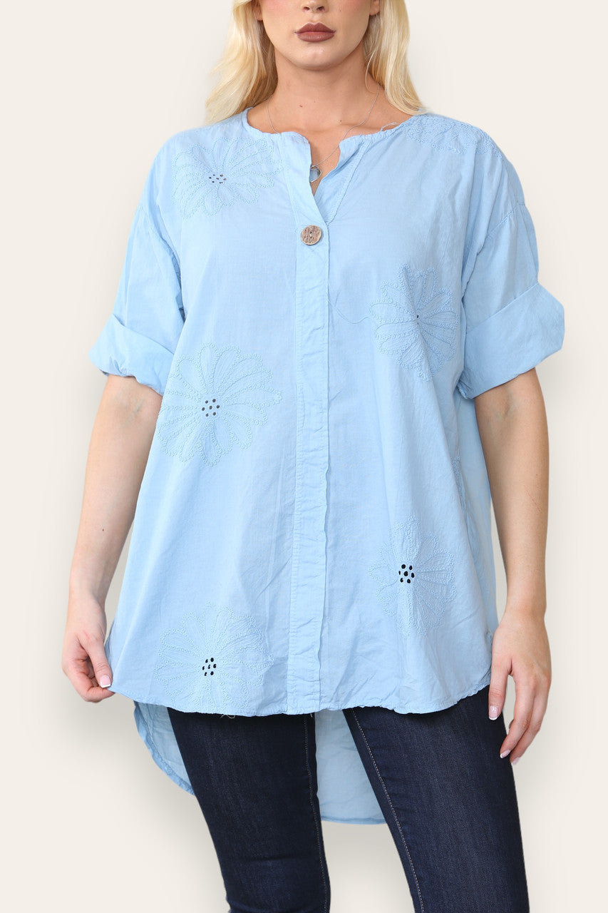 BRODERIE ANGLAISE SHIRT MET INHAMHALS LICHTBLAUW