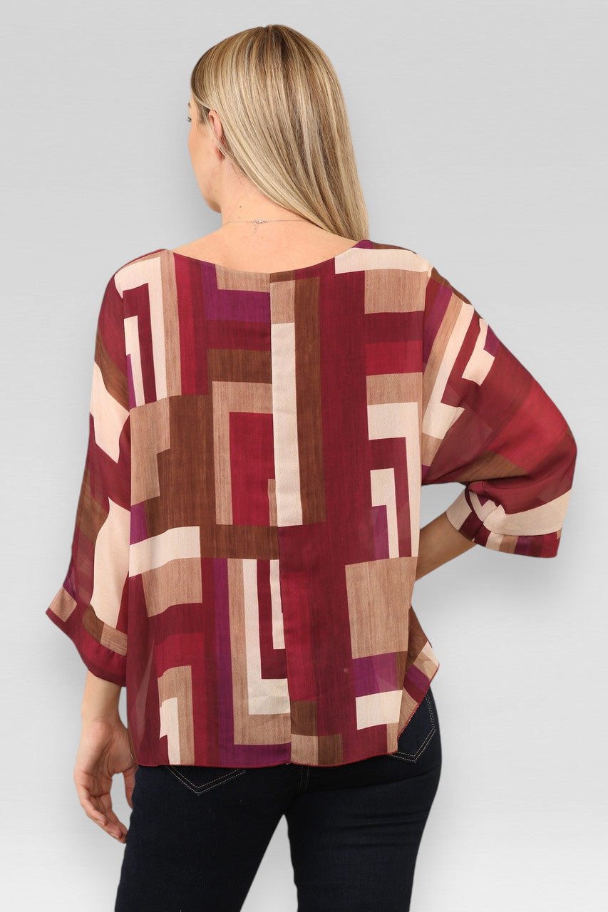 BLOUSE MET VIERKANTEN ABSTRACTE PRINT BORDEAUXROOD