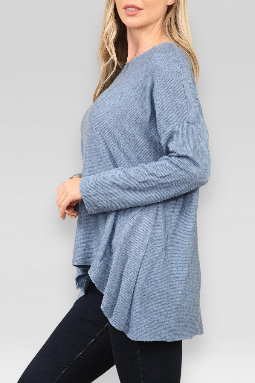 FIJNGEBREIDE RIBBELTRUI DENIM