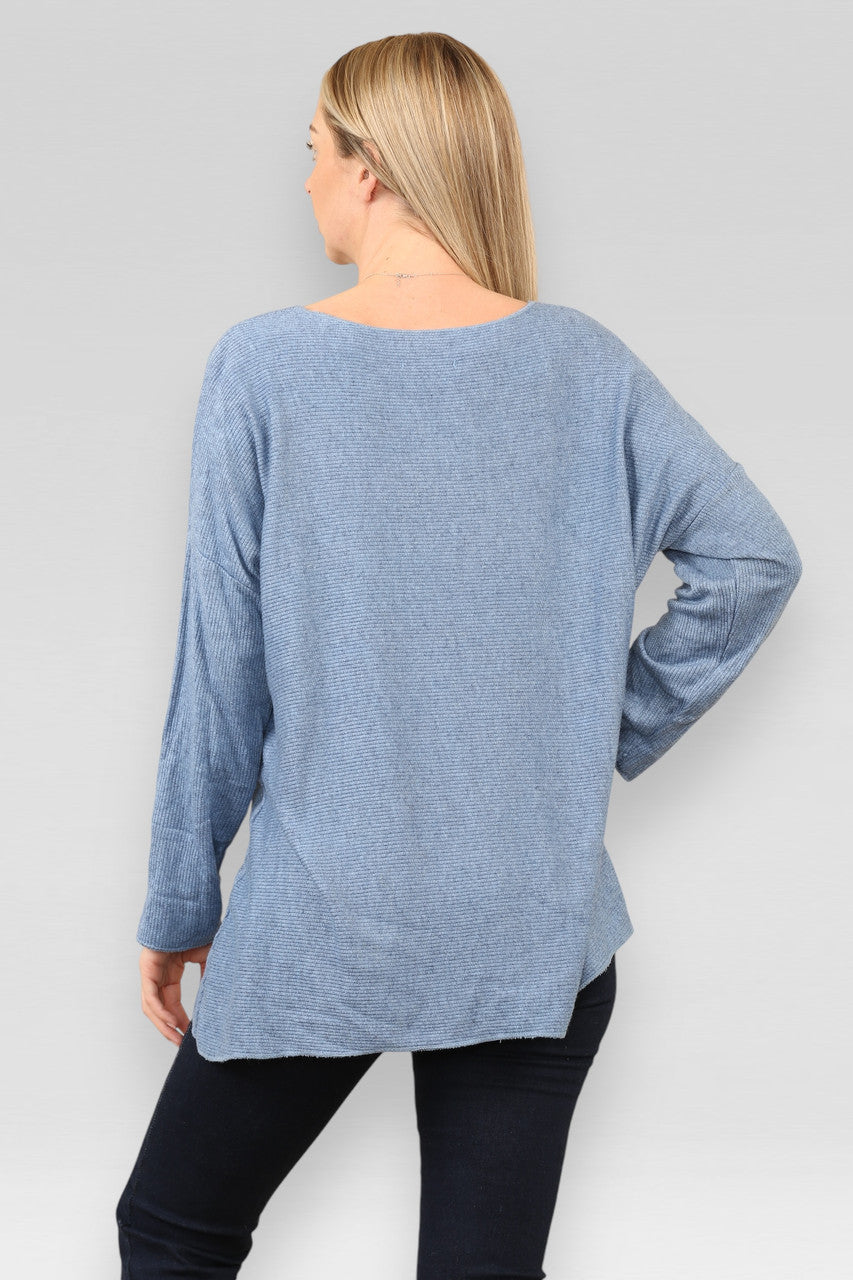 FIJNGEBREIDE RIBBELTRUI DENIM