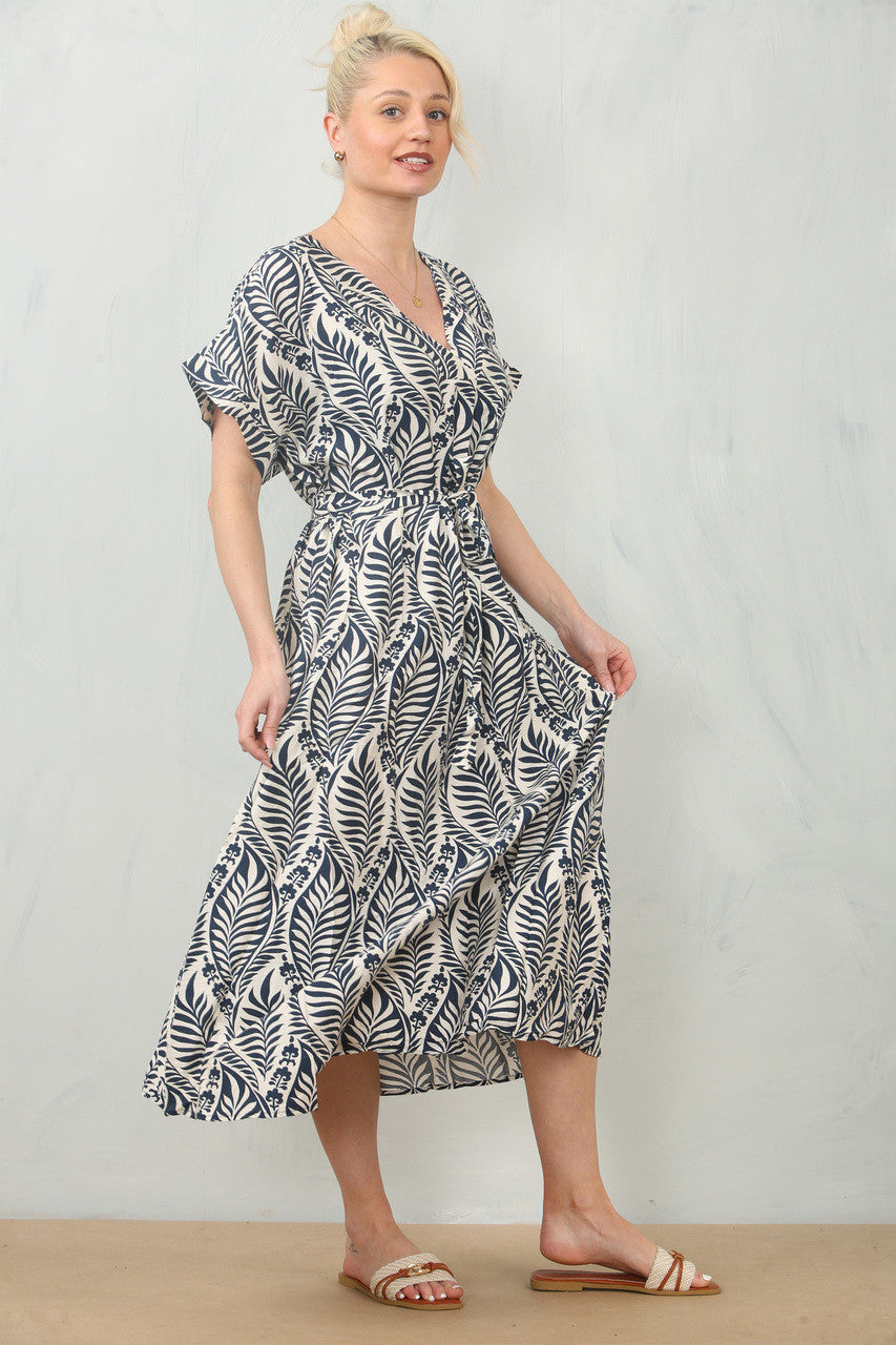 ABSTRACT BLADERENPRINT JURK MET CEINTUUR - NAVY