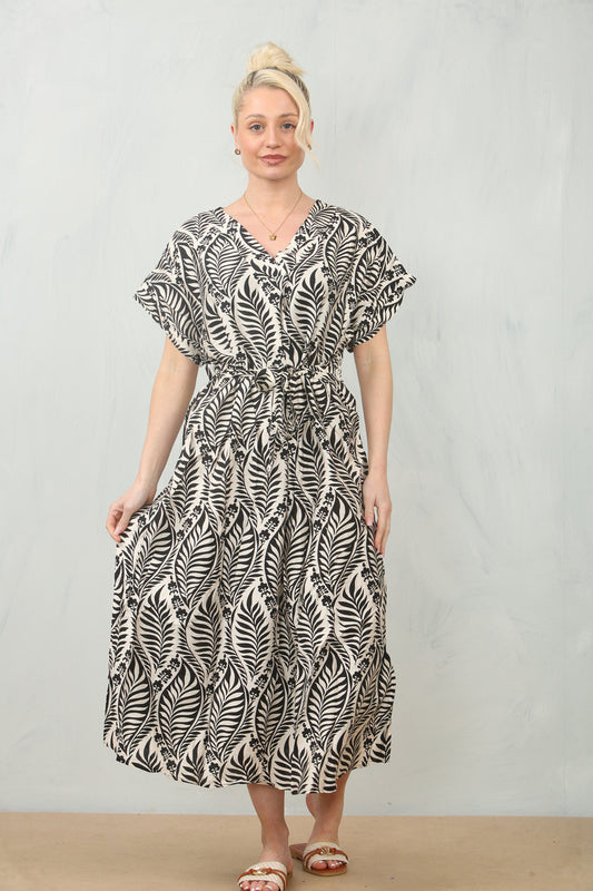 ABSTRACT LEAF PRINT BELTED SHIFT DRESS - BLACK