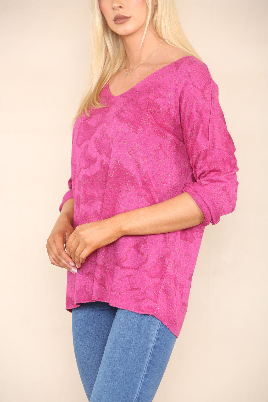 GLITTER CAMOUFLAGE PRINT FIJN GEBREIDE TRUI CERISE