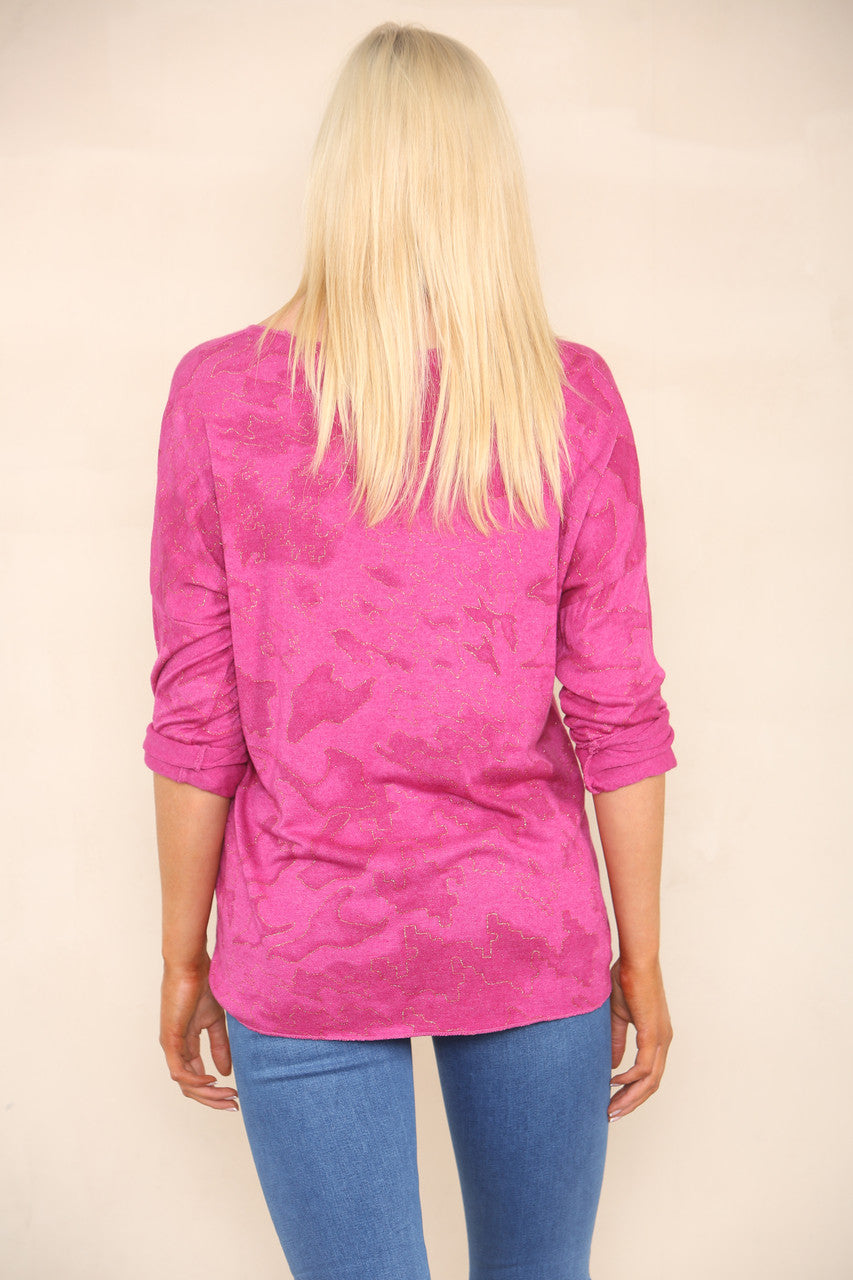 GLITTER CAMOUFLAGE PRINT FIJN GEBREIDE TRUI CERISE