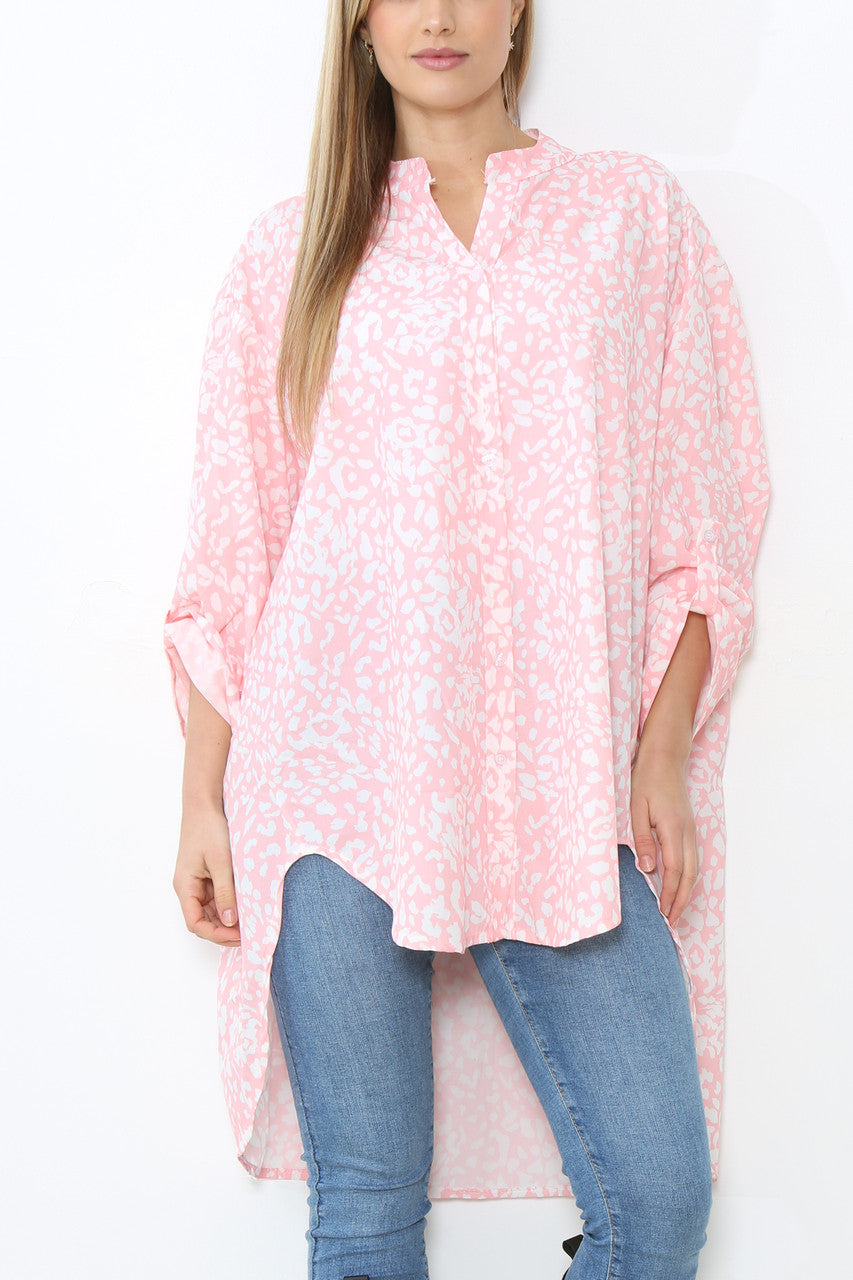 Damesblouse met panterprint, lange pasvorm en opa kraag, roze