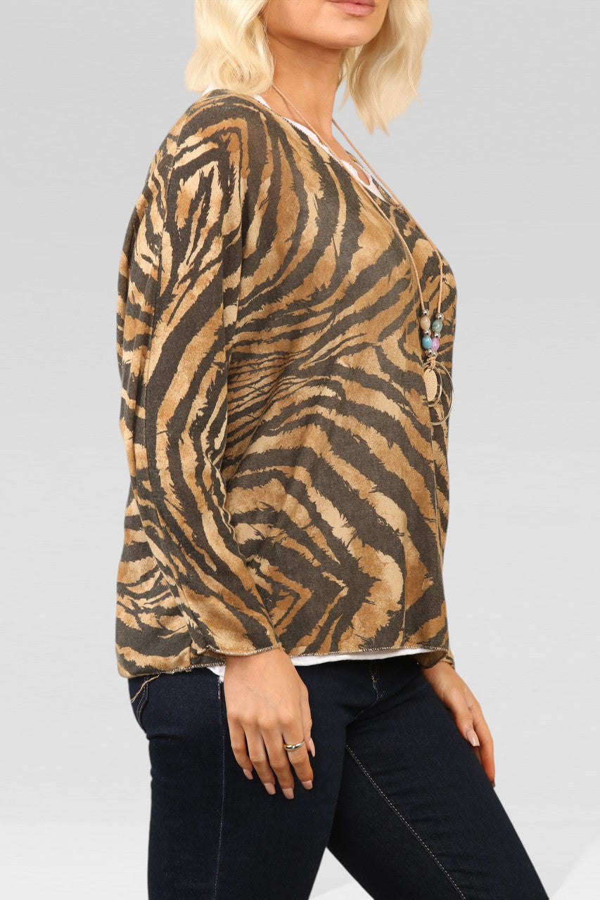 TOP MET DUBBELE LAAG EN TIJGERPRINT MET KETTING MOSTERD
