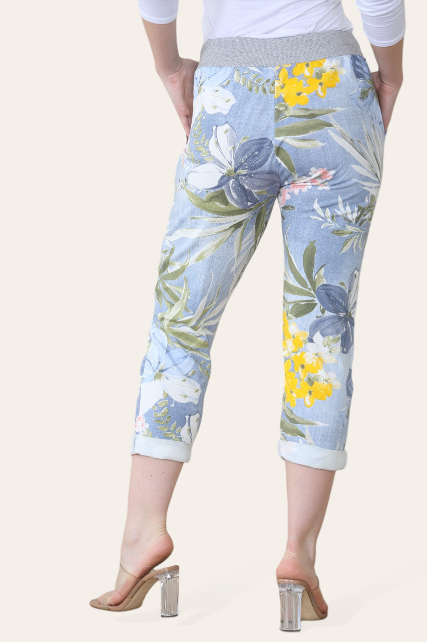 JOGGINGBROEK MET BLOEMEN EN TROPISCHE PRINT - LICHTBLAUW