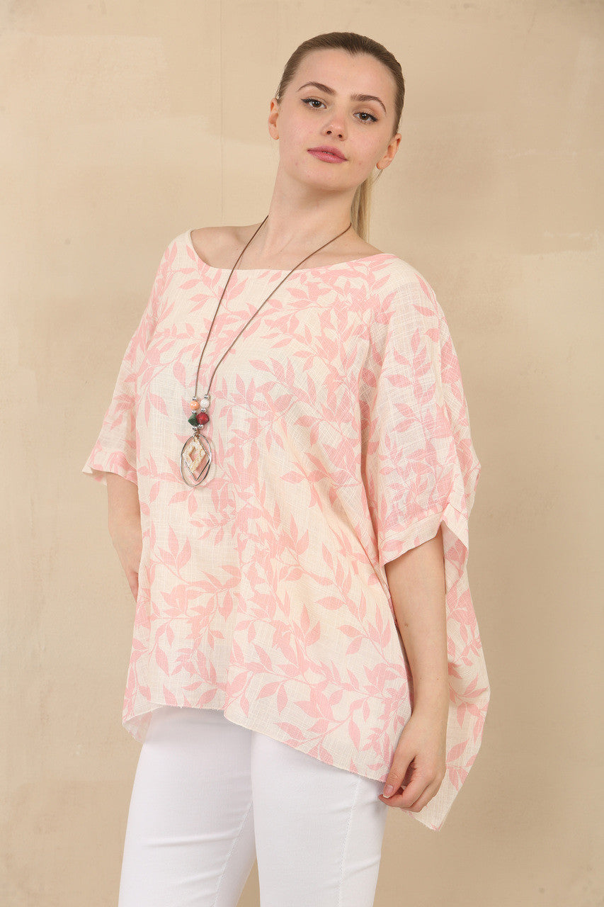 TOP MET BATWINGMOUWEN, BLADPRINT EN KETTING - ROZE