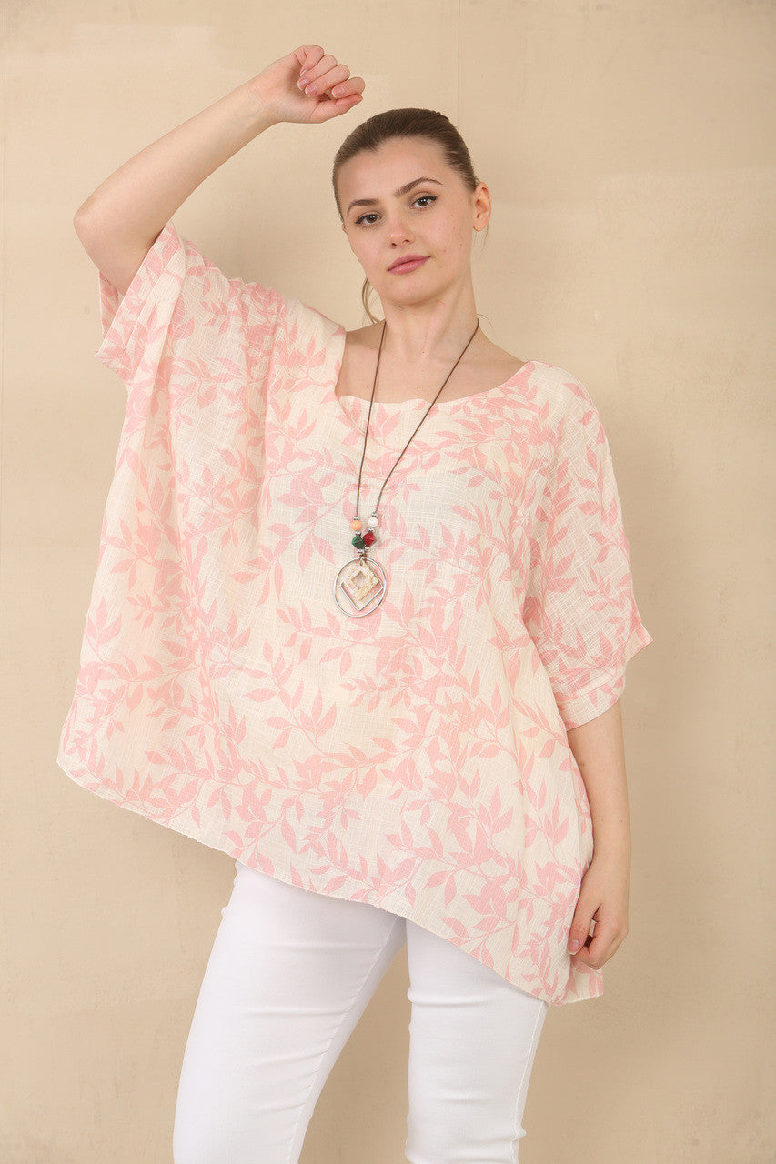 TOP MET BATWINGMOUWEN, BLADPRINT EN KETTING - ROZE
