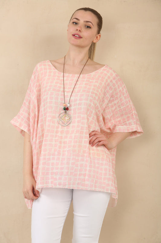 TOP MET VLEERMOUW-MOUWEN, VIERKANTE PRINT EN TEXTUUR MET KETTING - ROZE