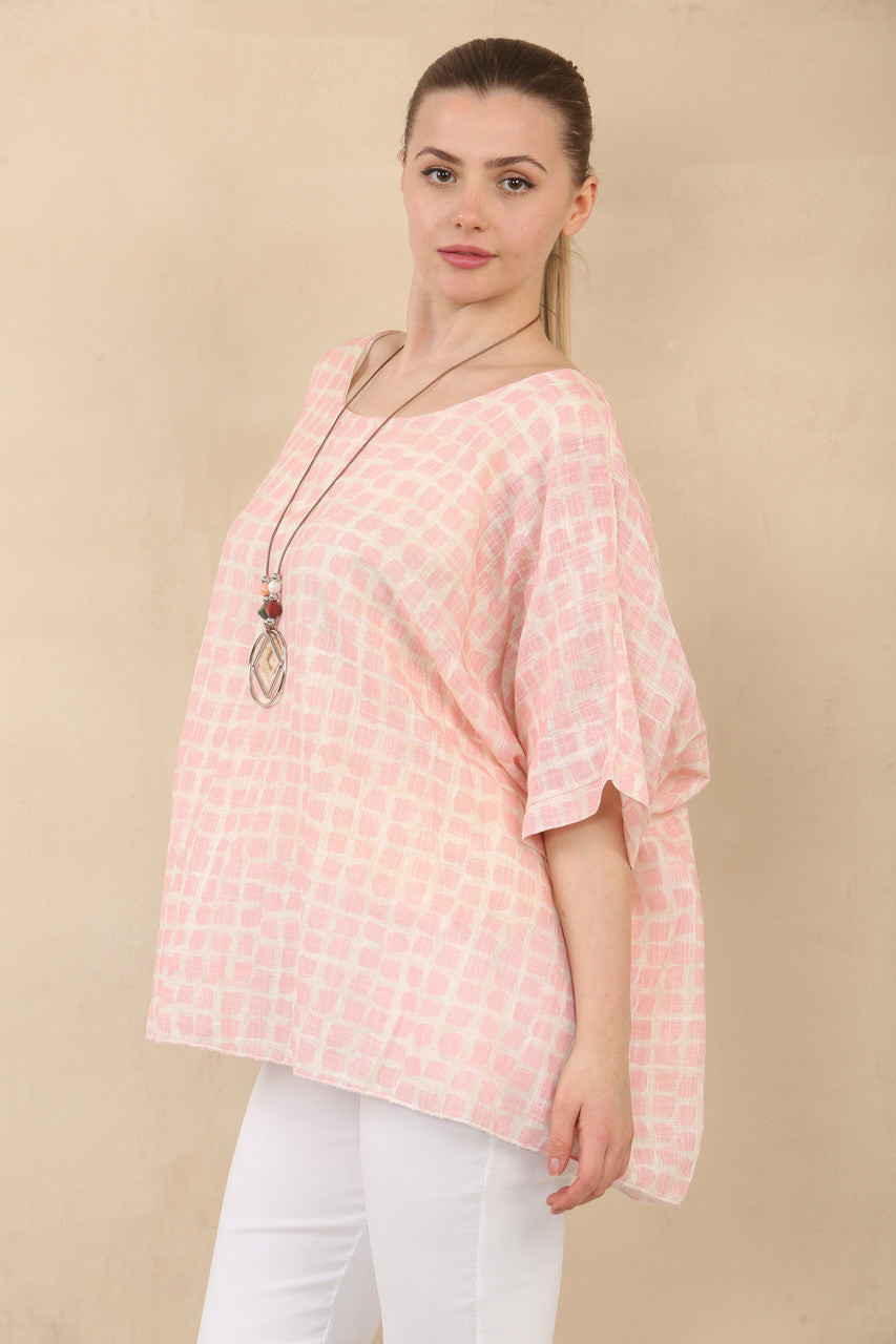 TOP MET VLEERMOUW-MOUWEN, VIERKANTE PRINT EN TEXTUUR MET KETTING - ROZE