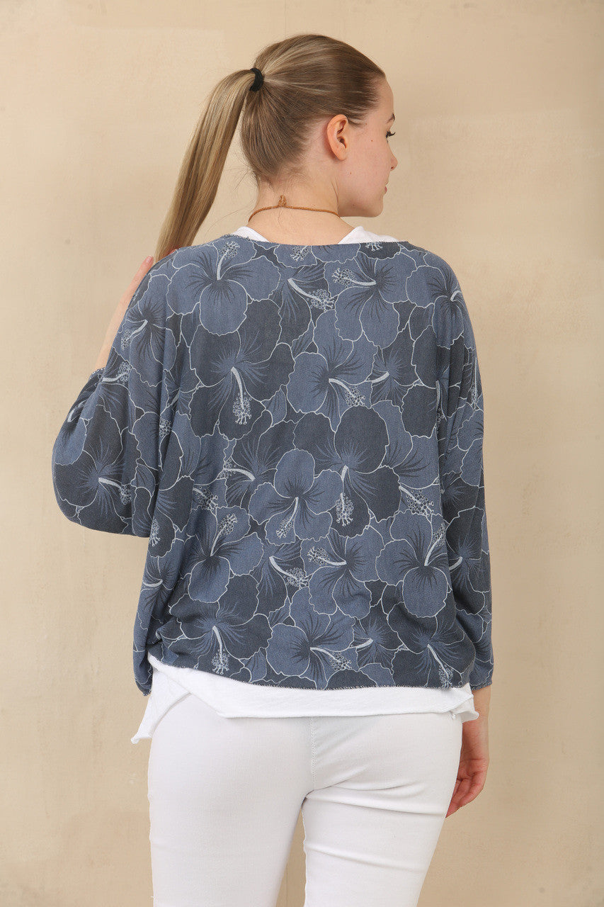 TOP MET DUBBELE LAAG EN BLOEMENPRINT MET LELIES EN KETTING - DENIM