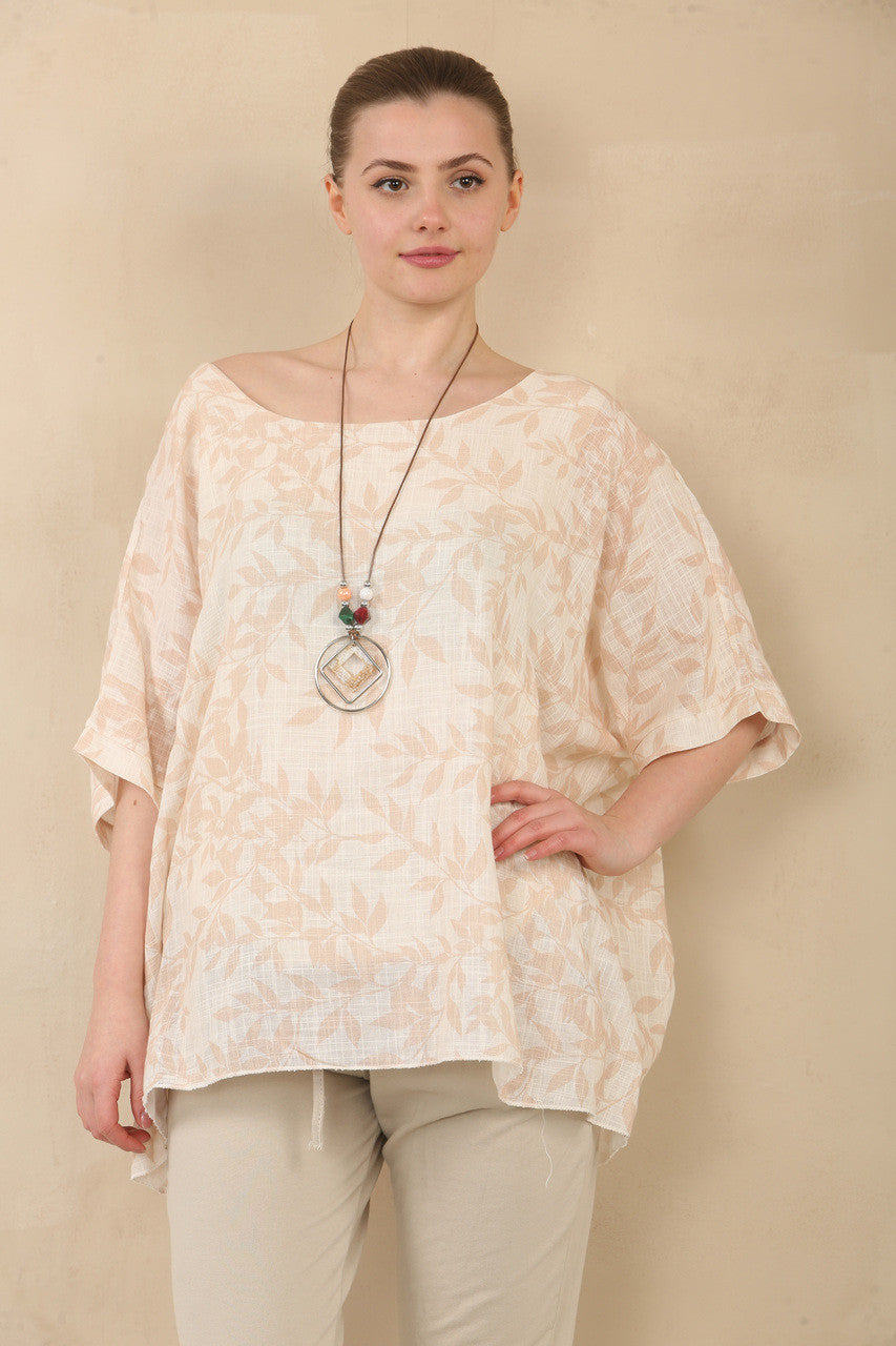 TOP MET BATWINGMOUWEN, BLADPRINT EN KETTING - STEENKLEUR