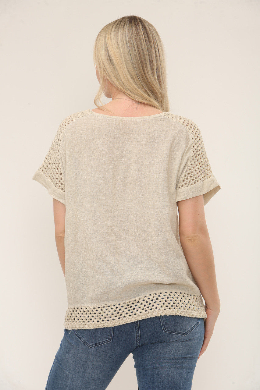 GEHAAKT DETAIL TOP MET KORTE MOUWEN - STEEN