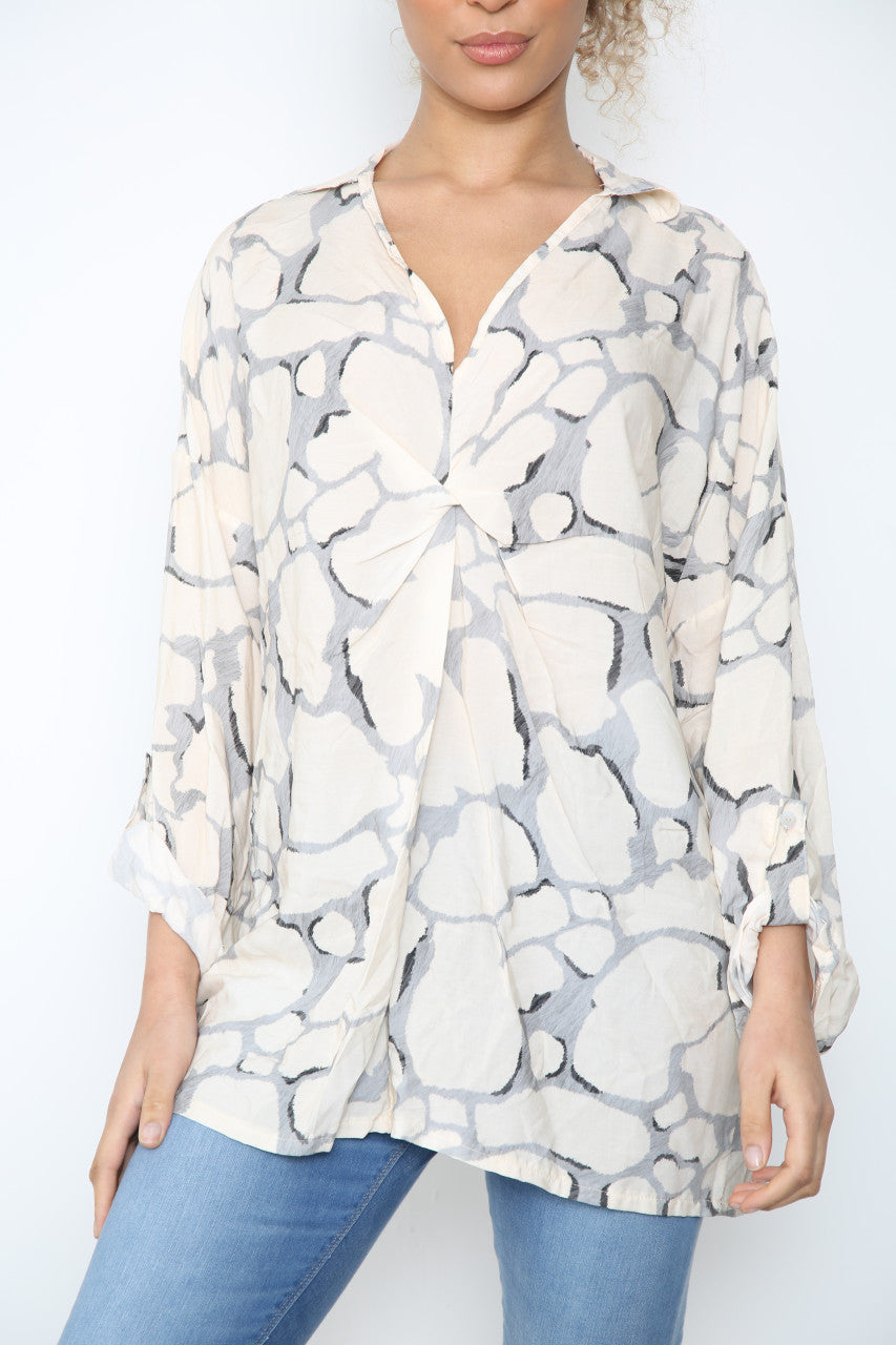 Ladies Giraffe Print Shirt Grey