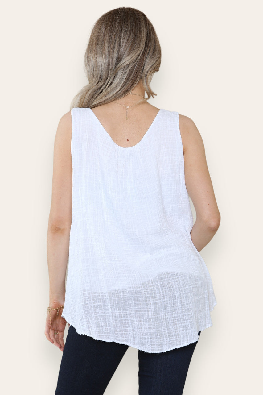 SLEEVELESS VEST TOP WITH NECKLACE WHITE