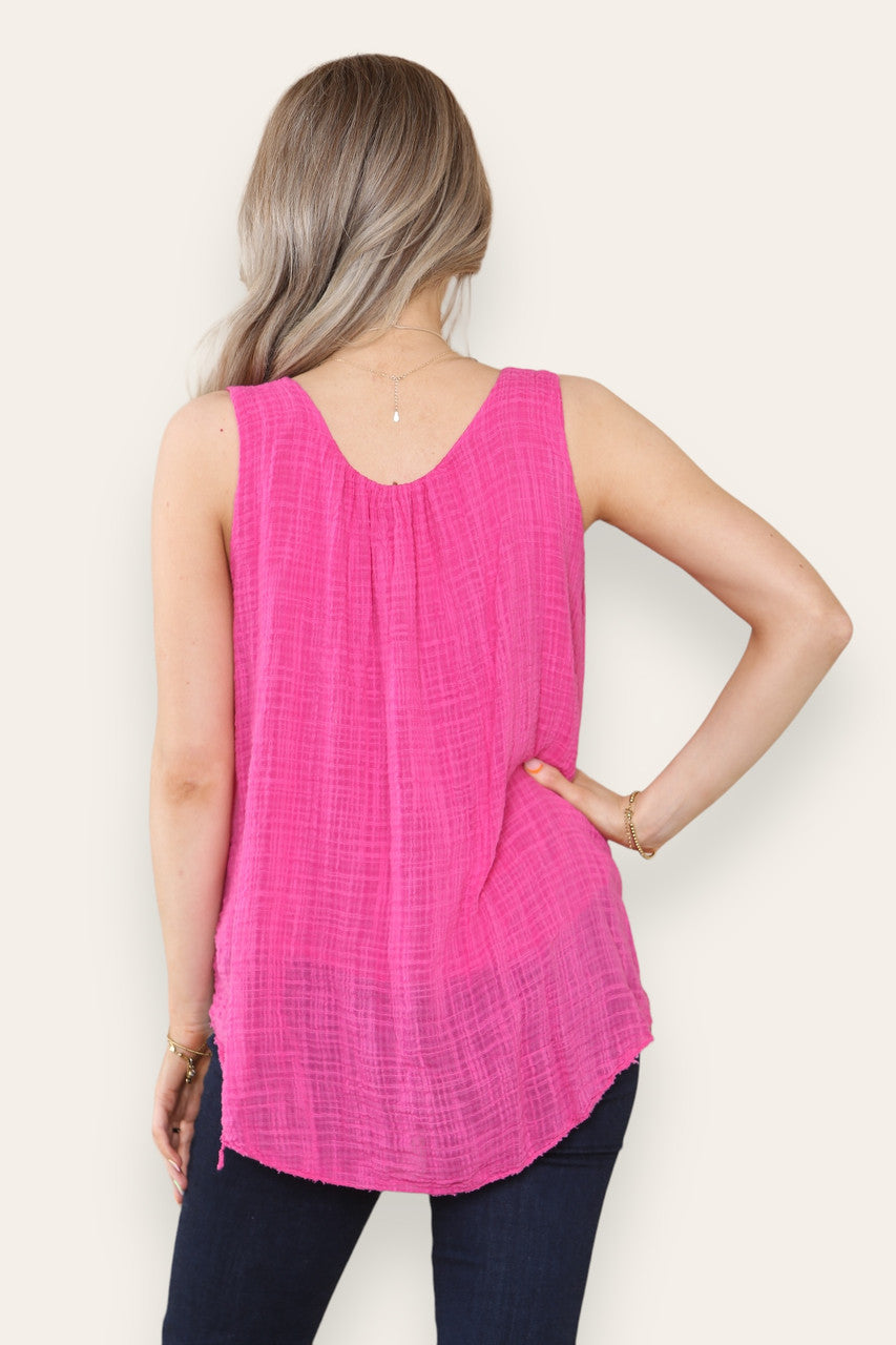 SLEEVELESS VEST TOP WITH NECKLACE CERISE