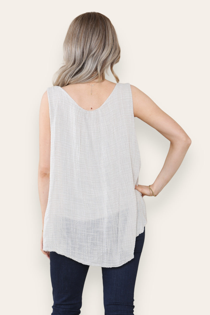 SLEEVELESS VEST TOP WITH NECKLACE STONE