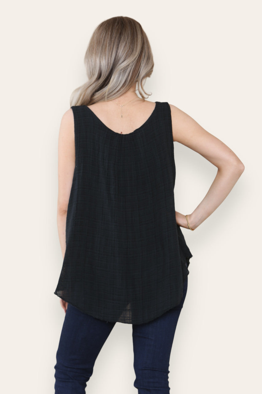 SLEEVELESS VEST TOP WITH NECKLACE BLACK