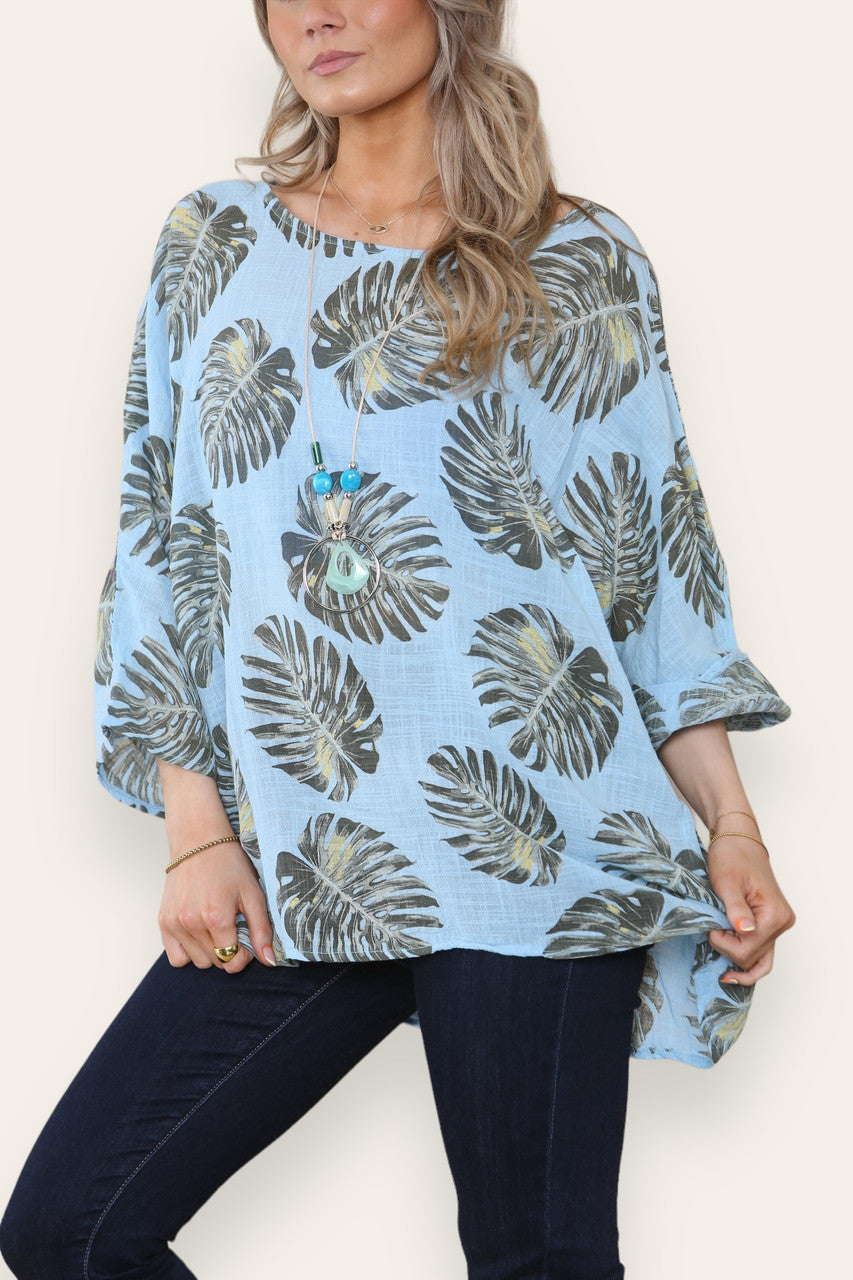 TOP MET PALMBLADPRINT - LICHTBLAUW