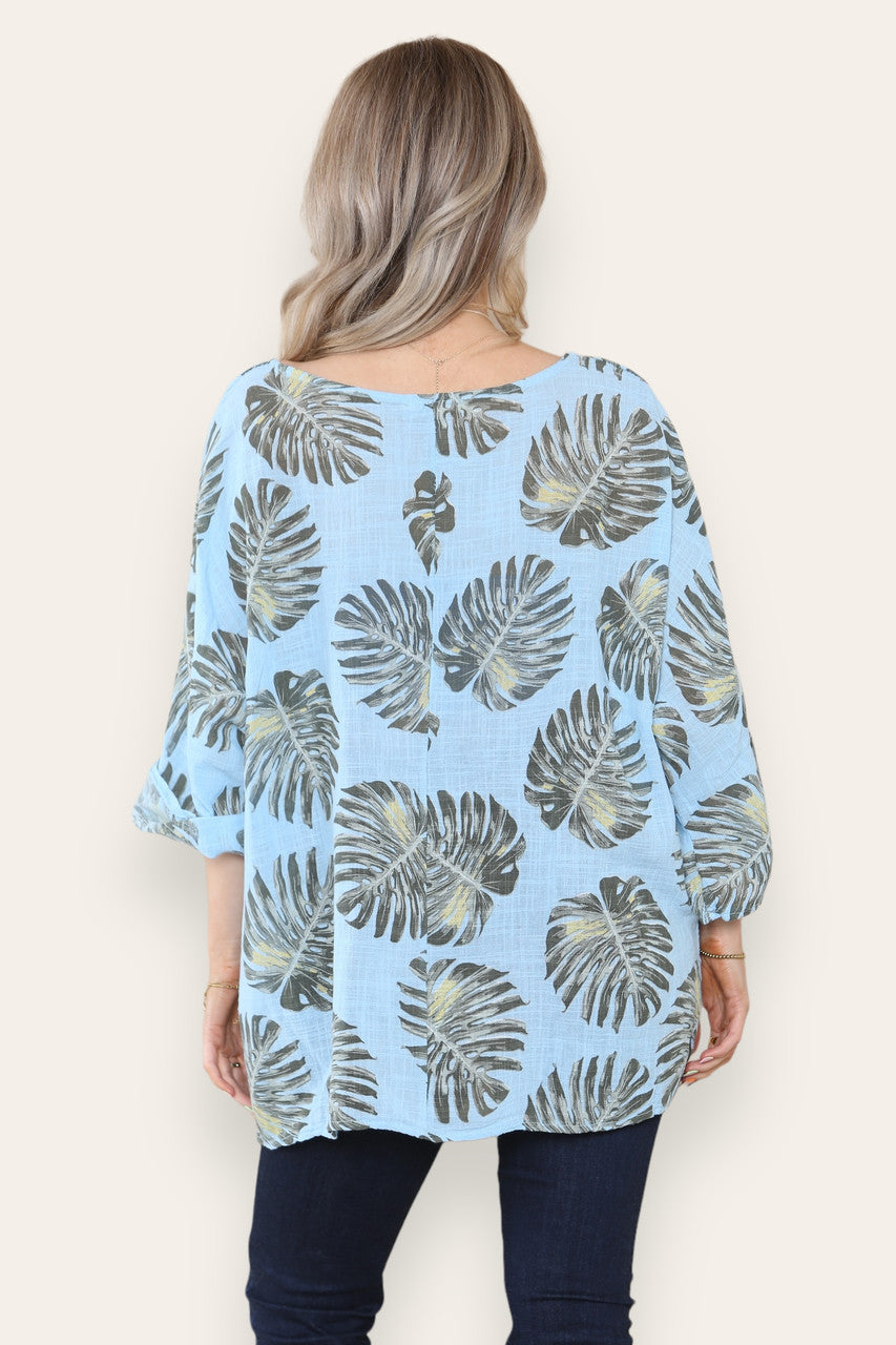 TOP MET PALMBLADPRINT - LICHTBLAUW