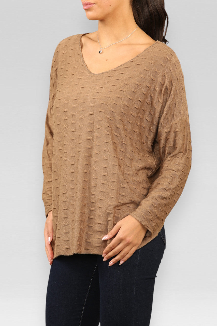 TOP MET EMBOSSED PRINT TAN