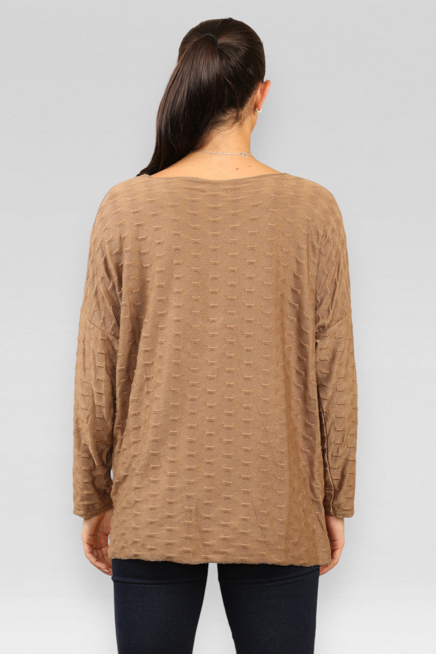 TOP MET EMBOSSED PRINT TAN