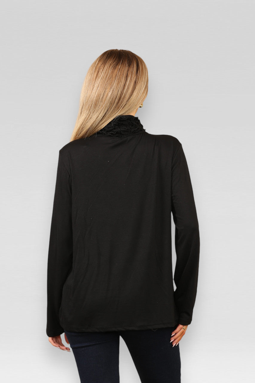 TOP MET RUFFLE-HALS EN LANGE MOUWEN ZWART