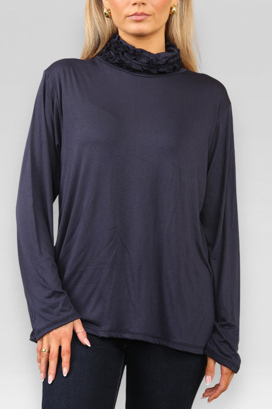 TOP MET LANGE MOUWEN EN RUFFELHALS DONKERBLAUW