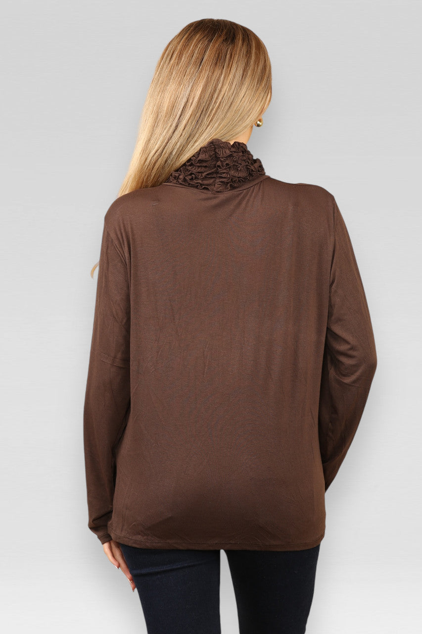 TOP MET LANGE MOUWEN EN RUFFELHALS CHOCOLADE