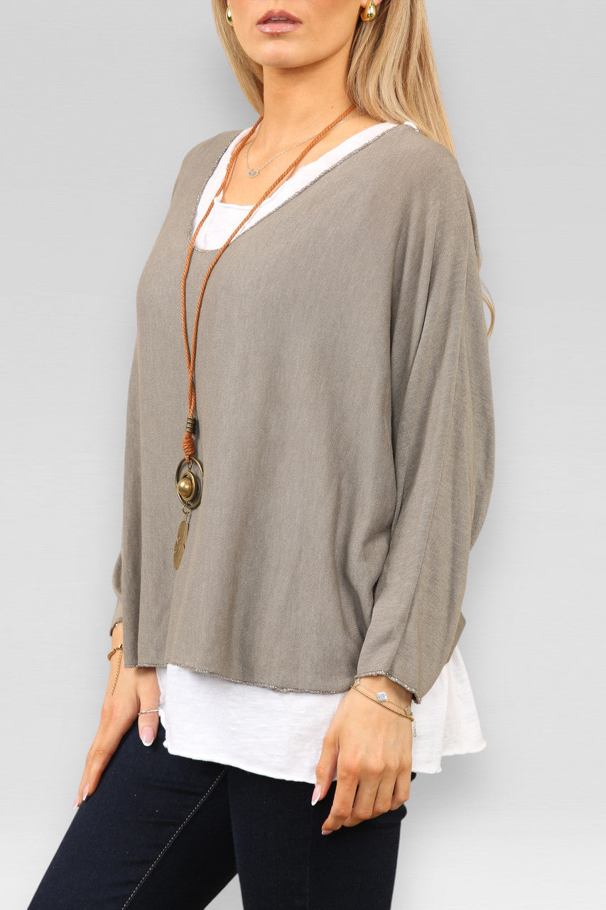 EFFEN TWEELAAGSE TOP MET KETTING - TAUPE
