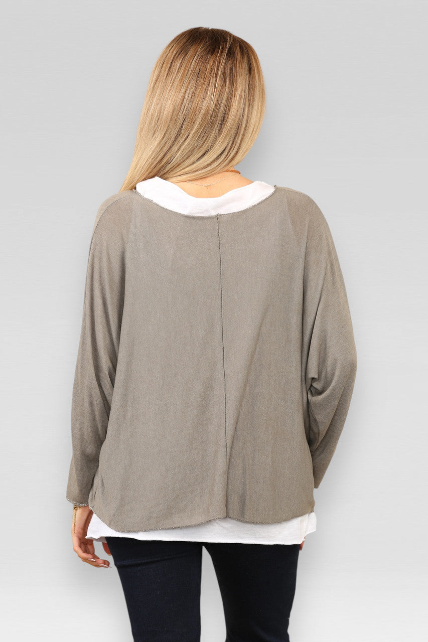 EFFEN TWEELAAGSE TOP MET KETTING - TAUPE