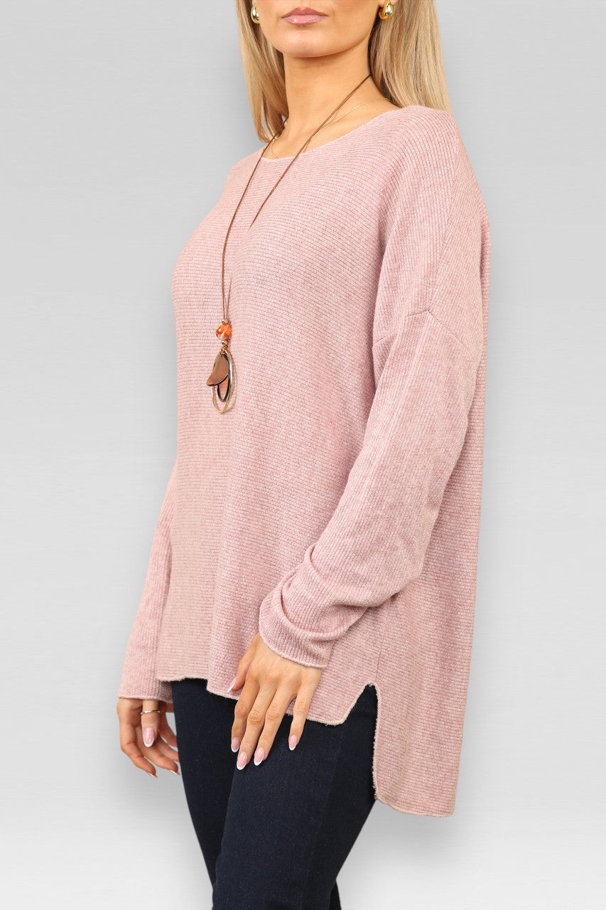 FIJN GEBREIDE RIB JUMPER MET SPLIT EN KETTING STOFROZE