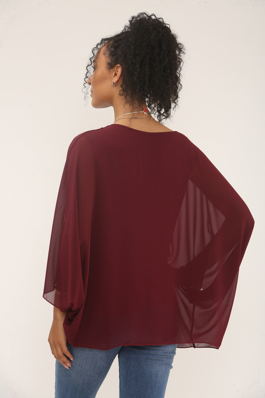 VLEERMUISMOUW BLOUSE MET KETTING - BORDEAUXROOD