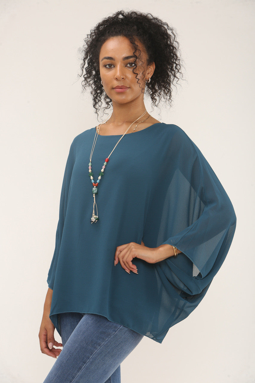 BATWING BLOUSE MET KETTING - PETROLBLAUW