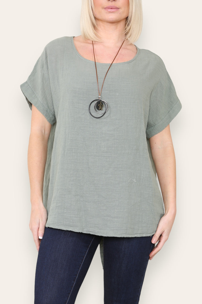 TOP MET KNOPEN OP DE ACHTERKANT EN KETTING KHAKI