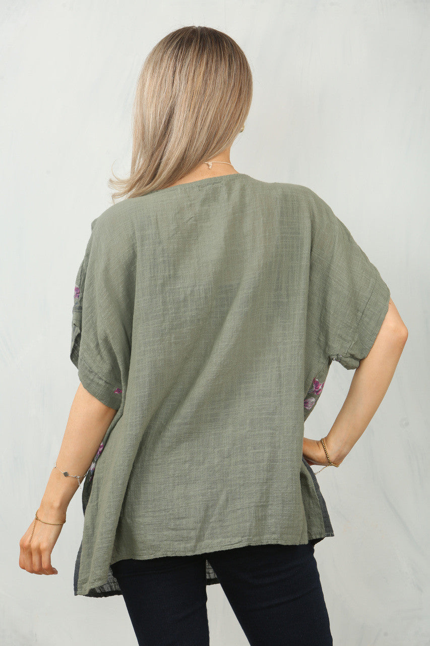 TOP MET BLOEMENRANDPRINT - KHAKI