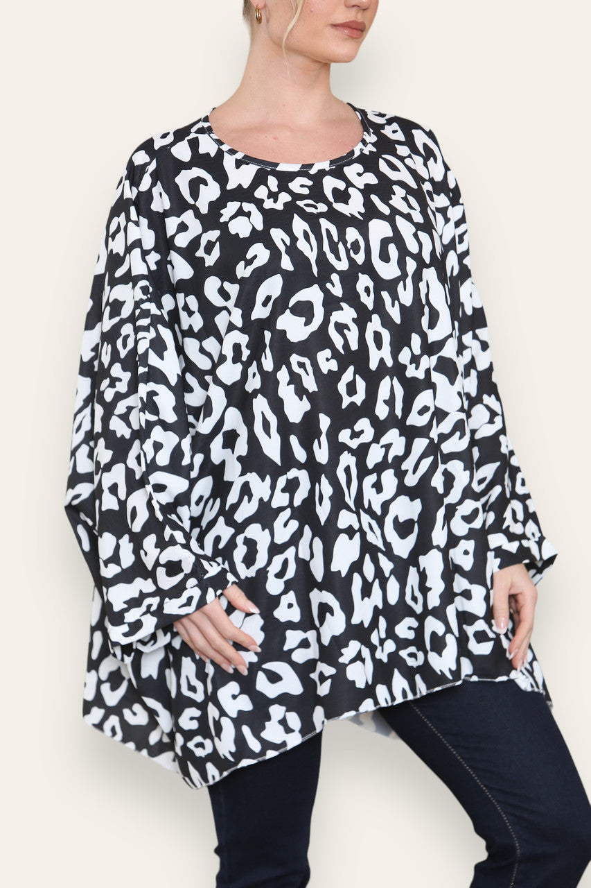BATWING LEOPARD PRINT TOP BLACK