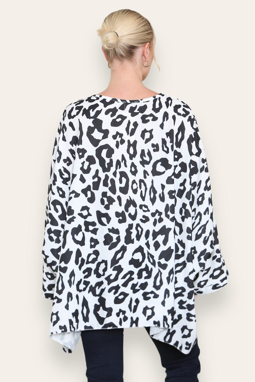 BATWING LEOPARD PRINT TOP WHITE