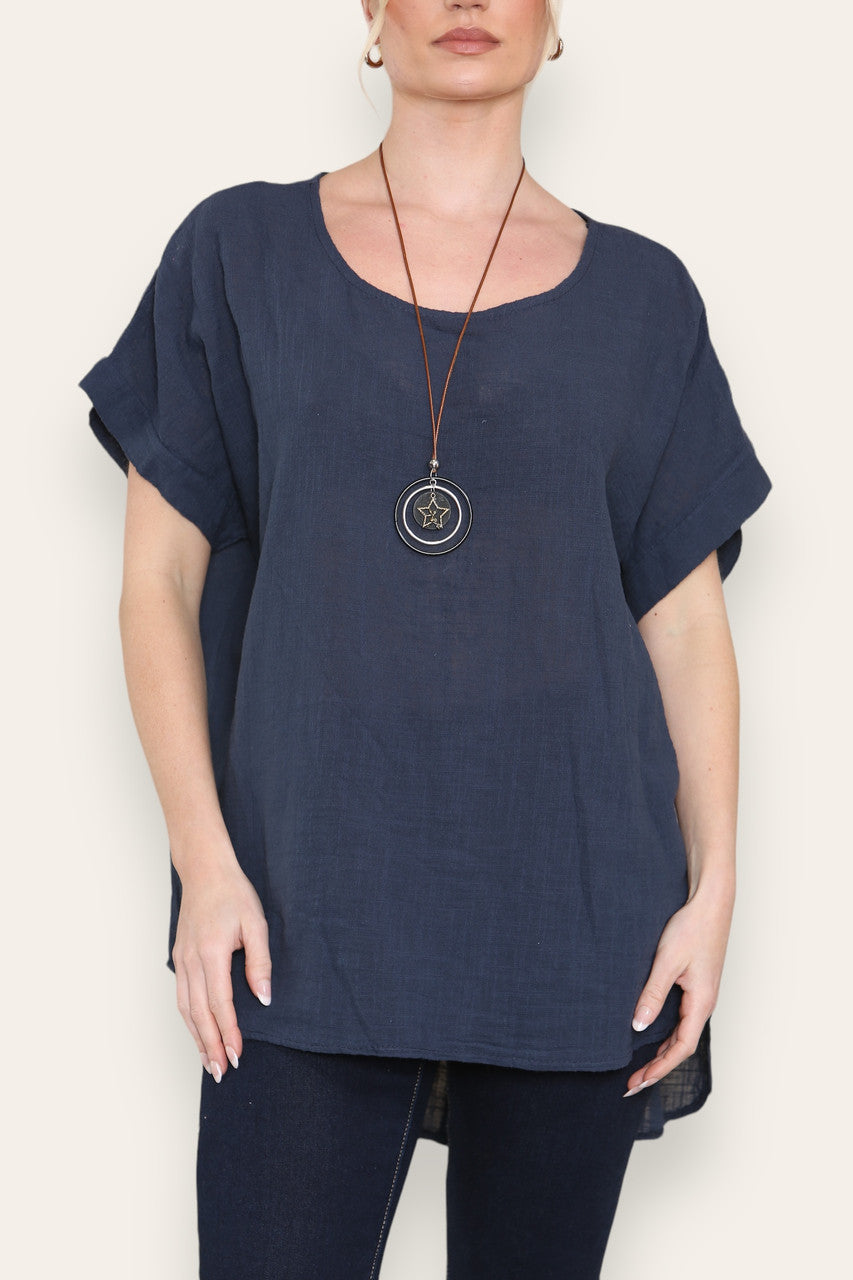 TOP MET KNOPEN ACHTEROP EN KETTING MARINEBLAUW