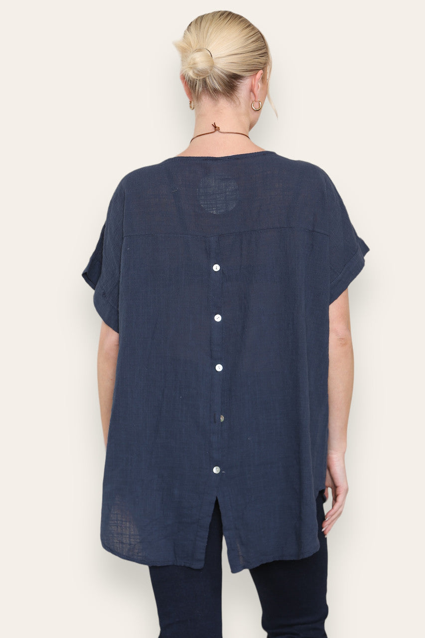TOP MET KNOPEN ACHTEROP EN KETTING MARINEBLAUW