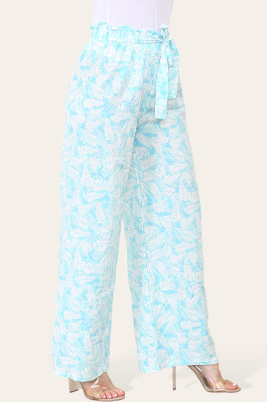 BROEK MET WIJDE PIJPEN, ELASTISCHE TAILLE EN VARENBLADPRINT