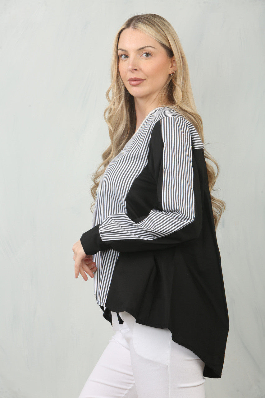 BLOUSE TOP MET BLADSTREEP EN CONTRASTERENDE PANEEL - ZWART