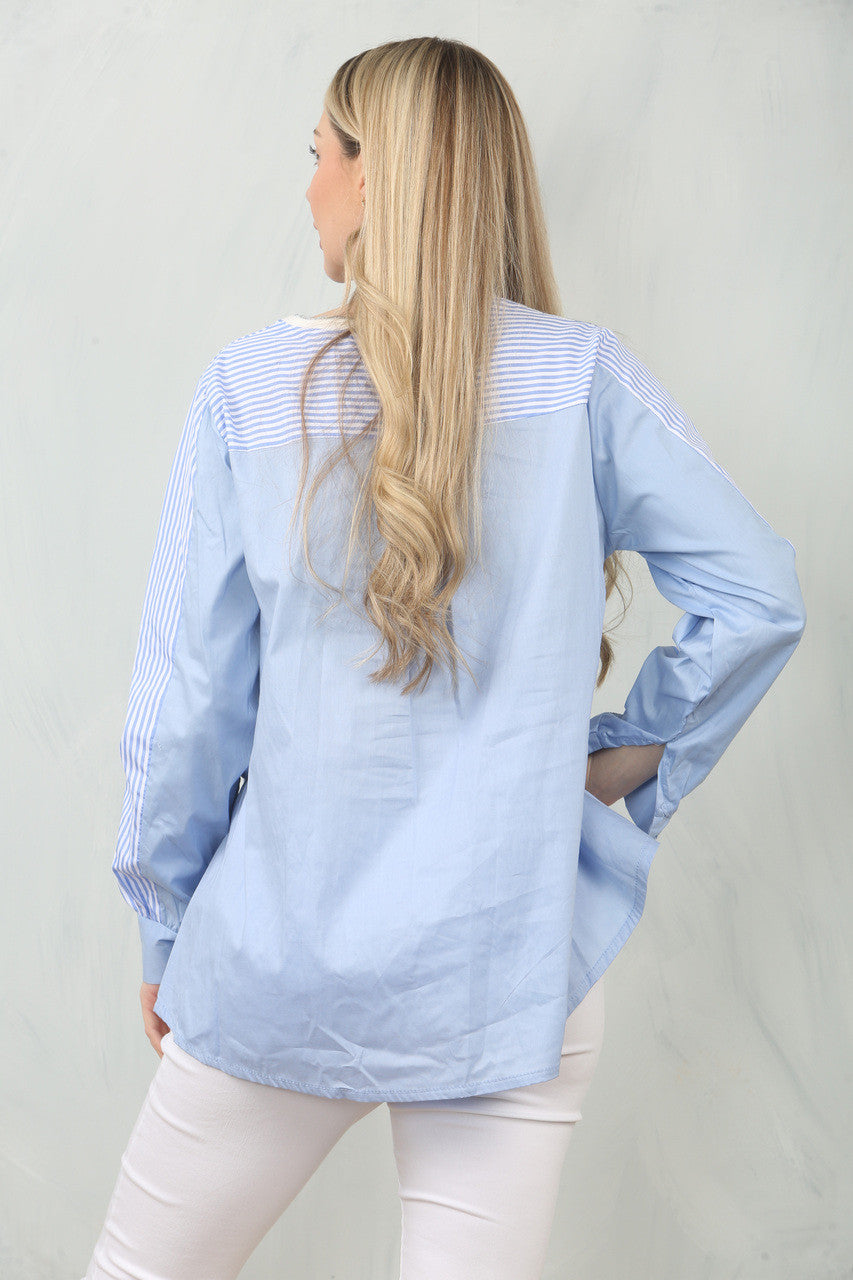 BLOUSE MET BLADPRINT EN CONTRASTPANELEN - LICHTBLAUW