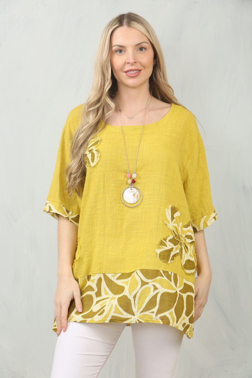 TOP MET BLOEMENPRINT EN PATCHWORK - MOSTERDKLEURIG