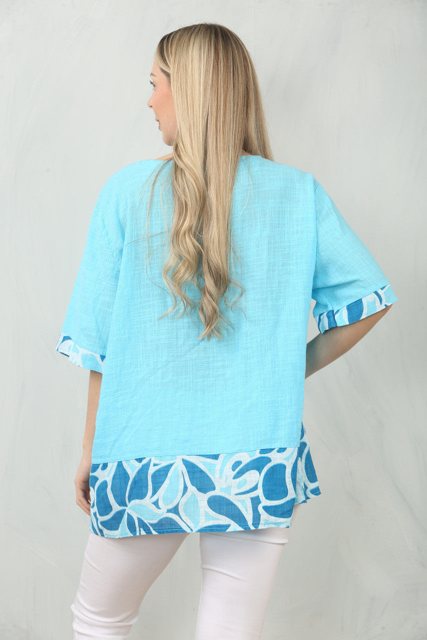 TOP MET BLOEMENPRINT EN PATCHWORK - TURKOOIS