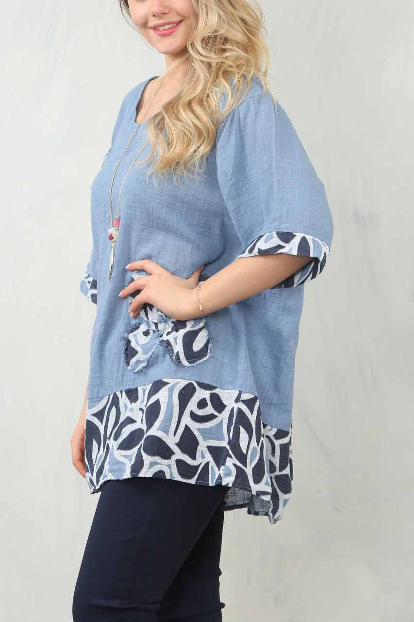 TOP MET BLOEMENPRINT EN PATCHWORK - DENIM