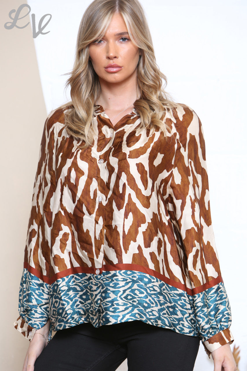 Damesblouse met Knoopsluiting aan de Voorkant en Biesprint Tan